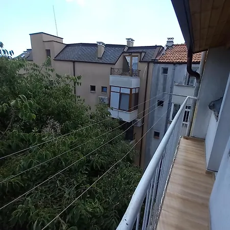 плажен рай Appartamento Burgas